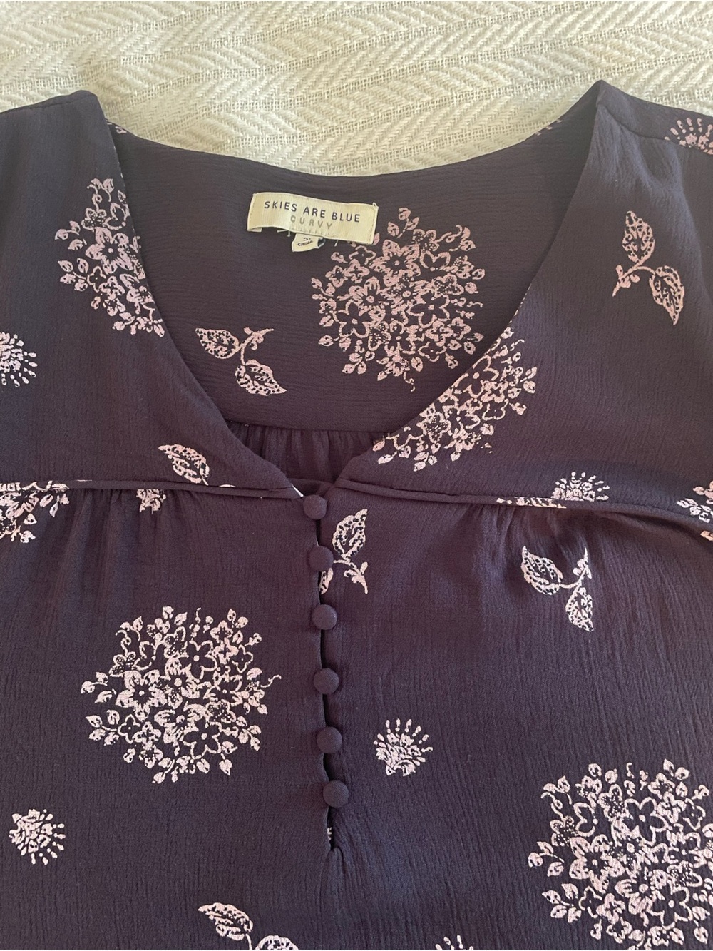 Women’s Navy Floral V-neck Button-Front Blouse with 3/4 sleeves, Plus 2X, - Picture 5 of 7